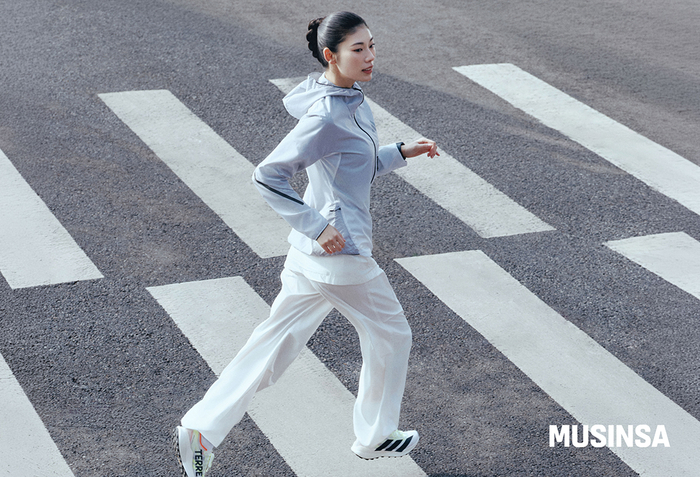 무신사는 아디다스 아웃도어 라인 '테렉스'를 온라인 유통 채널 최초로 공개하는 '메가 쇼케이스'를 선보인다고 16일 밝혔다.