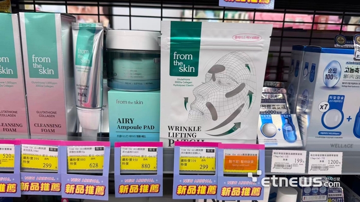 현지 매장에 진열된 제품과 가격표.