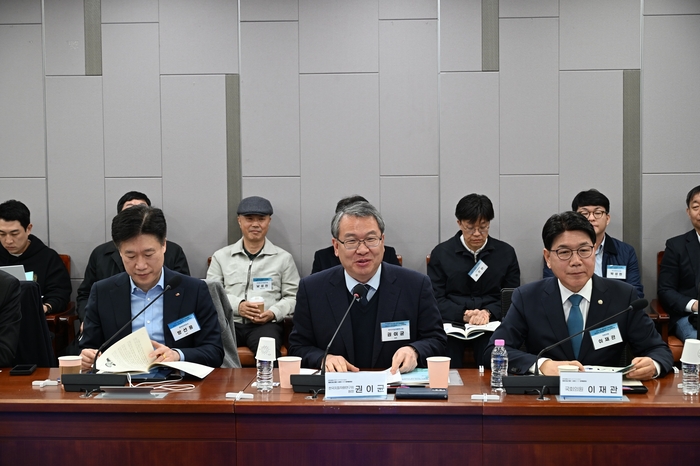 권이균 지질연 원장이 환영사를 전하고 있다.