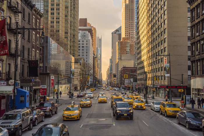 미국 뉴욕시 의회에서 시간당 최저임금을 30달러(약 4만5000원)로 높이자는 법안이 제출되면서 찬반 논쟁이 이어지고 있다. 사진=게티이미지