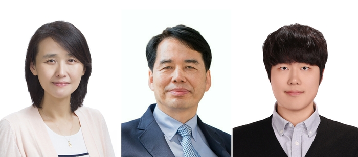 (왼쪽부터)이혜진 경북대 교수, 정성화 명예교수, 제1저자인 화학과 정문경 석사과정생