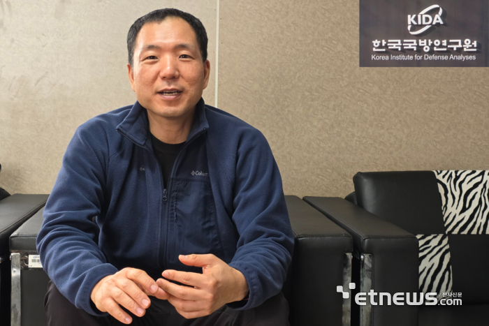 심승배 국가인공지능전략위원회 국방안보분과장이 최근 한국국방연구원에서 전자신문과 인터뷰하고 있다. ⓒ박종진기자