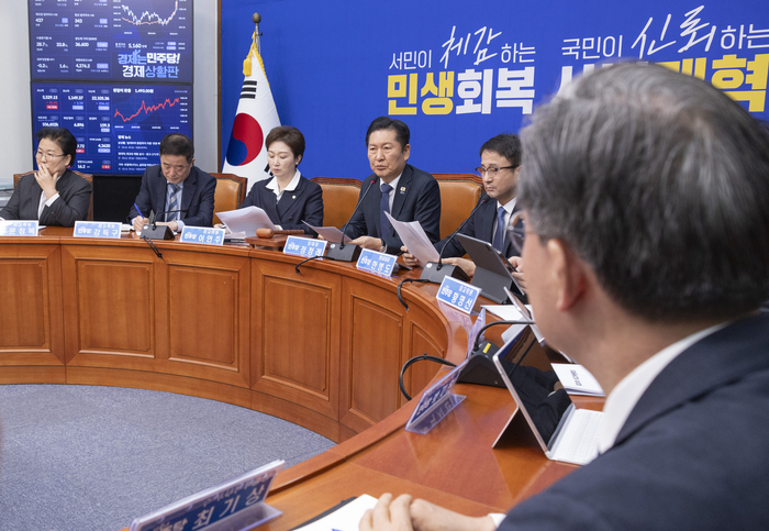 더불어민주당이 16일 국회에서  최고위원회의를 개최했다. 정청래 대표가 발언하고 있다.