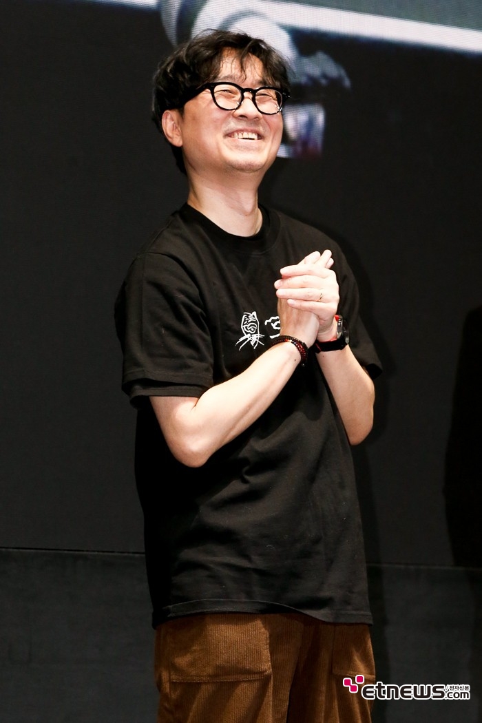 [ET포토] 장항준, '최악의 위기, 한국 영화 산업에 빛과 같은 존재'