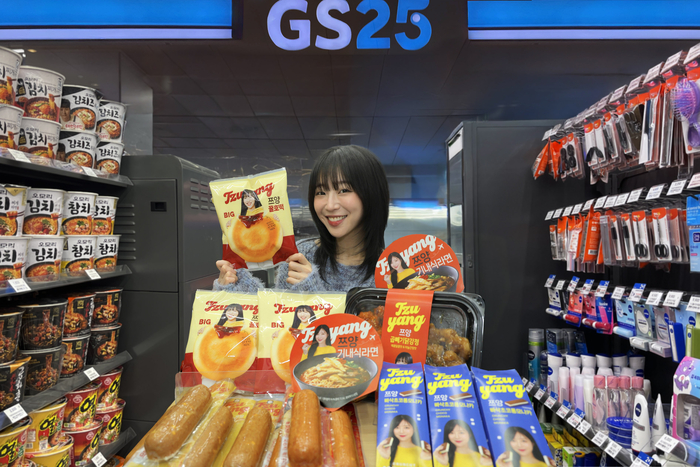 GS25는 오는 18일 인기 유튜버 쯔양과 협업해 '쯔양 대식가 시리즈'를 론칭한다고 17일 밝혔다.