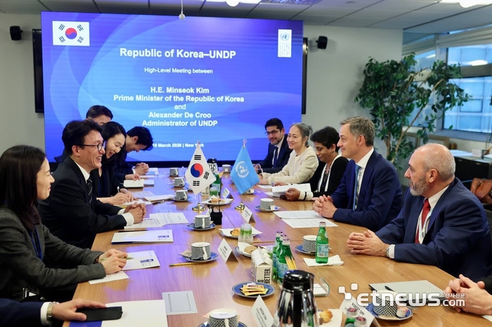 UNDP 총재 알렉산더 더크루 면담. 총리실 제공