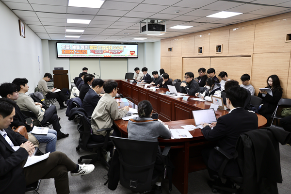 △지난 13일 국회에서 열린 구글, 애플 등의 불법 인앱결제 수수료 피해자 간담회 전경.