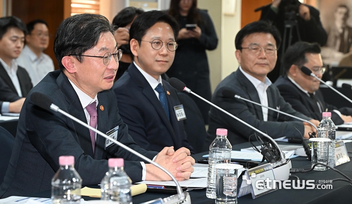 [포토] 인사말 하는 이억원 금융위원장