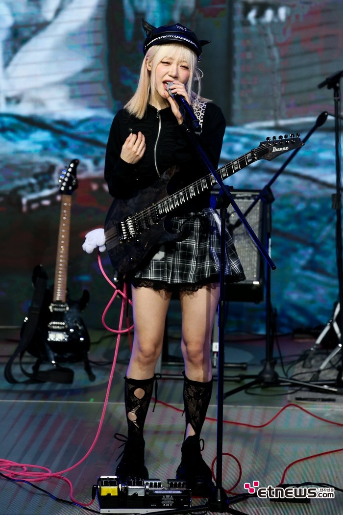 [ET포토] 시그니처 지원에서 레이턴시 지지원으로 컴백