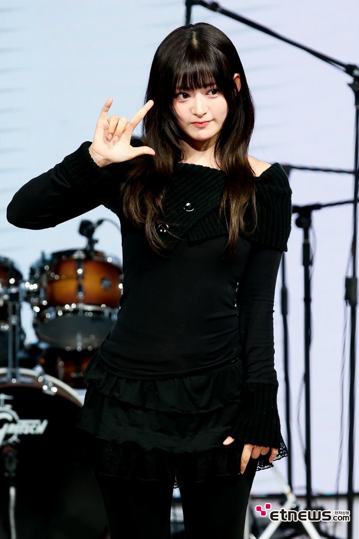 [ET포토] 레이턴시 세미, '수줍은 표정으로'