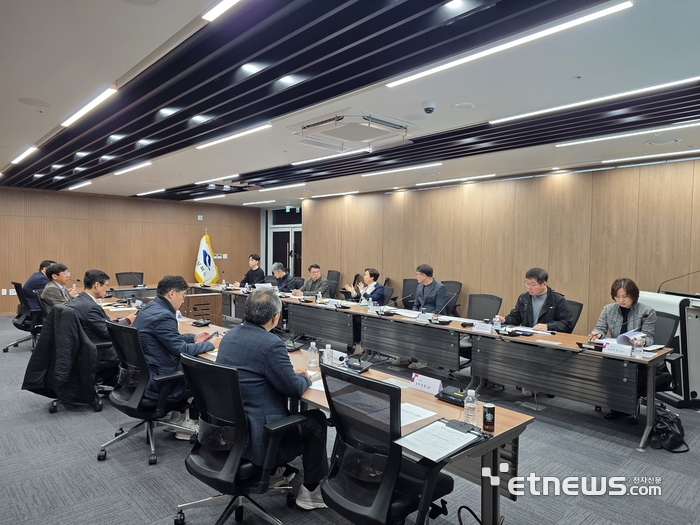 경북도가 17일 AI 기반 극지해양기술 개발·구축 및 산업생태계 조성 연구용역 보고회를 열었다.