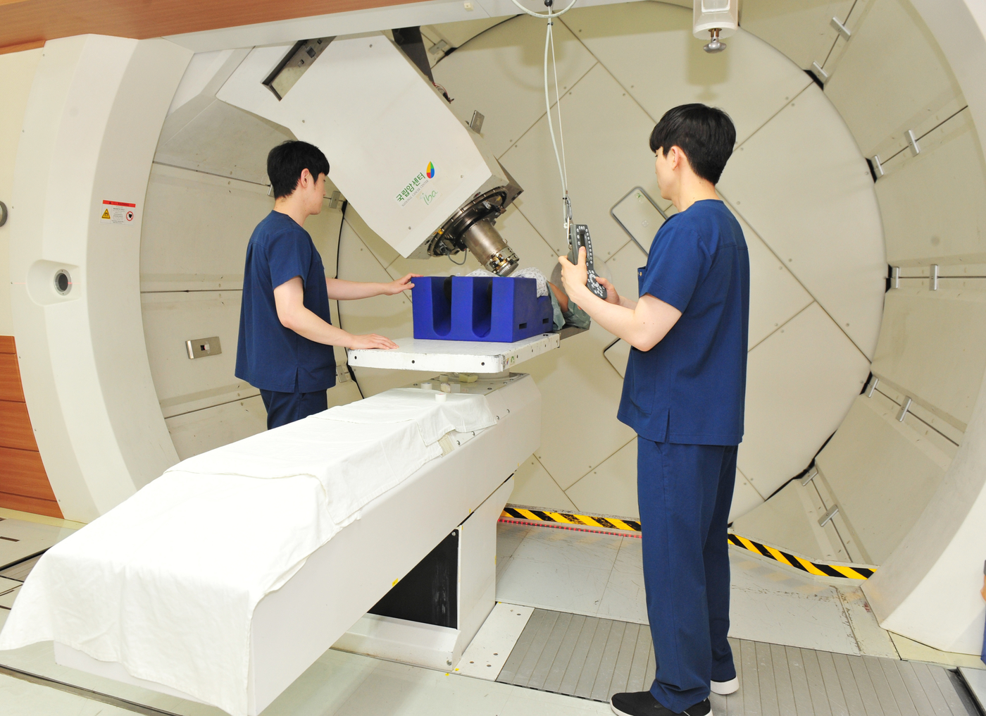 국립암센터가 사용 중인 벨기에 IBA 프로테우스235(Proteus235) 양성자 치료기.