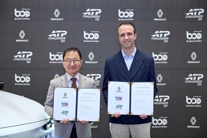 신주식 부산광역시테니스협회 회장(왼쪽), 니콜라 파리 르노코리아 사장