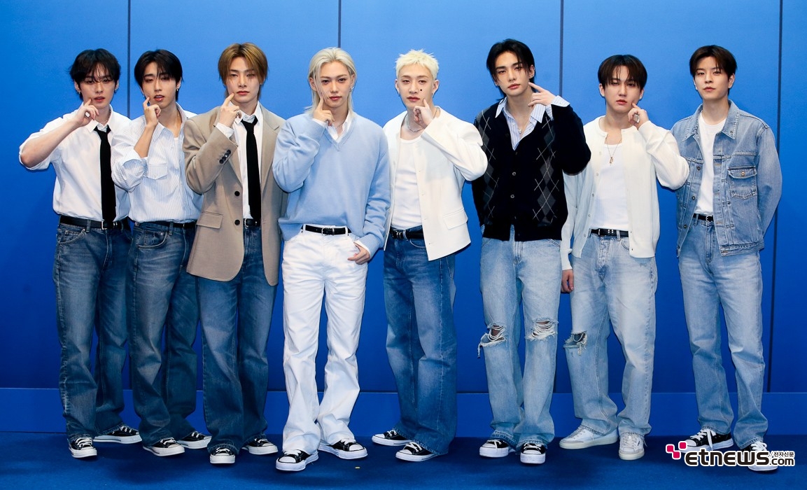 [ET포토] 스트레이키즈, '볼터치도 근사하게'