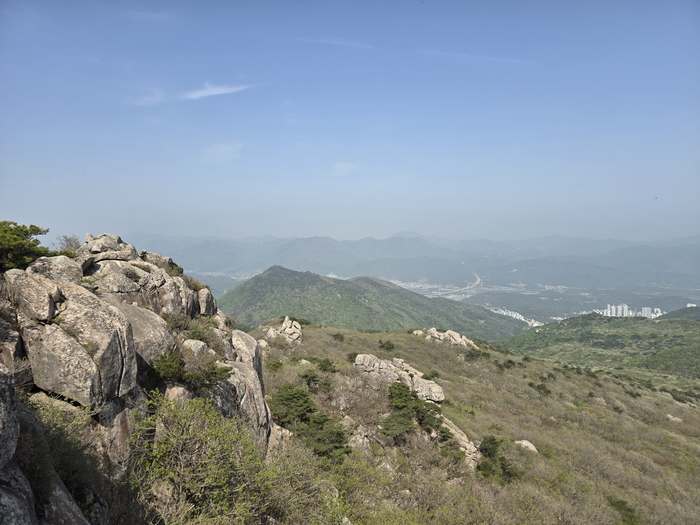 부산 금정산국립공원 전경. 사진 출처 : 기후에너지환경부 공동취재단