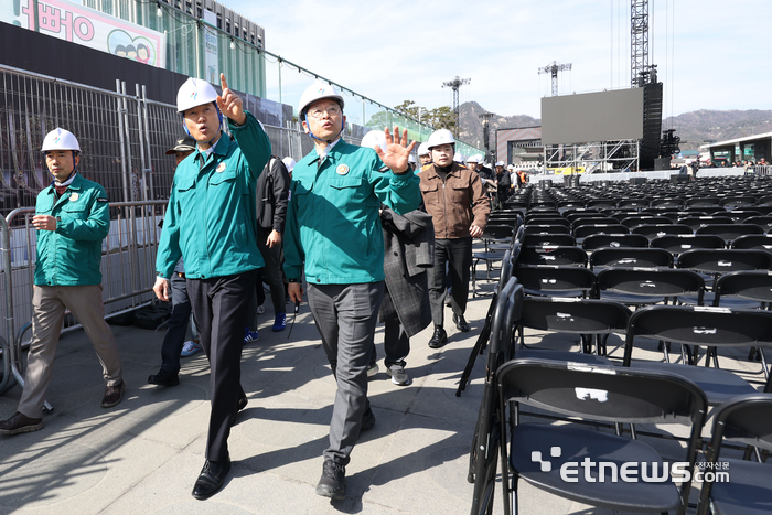 [포토] BTS 공연장 점검하는 오세훈 시장