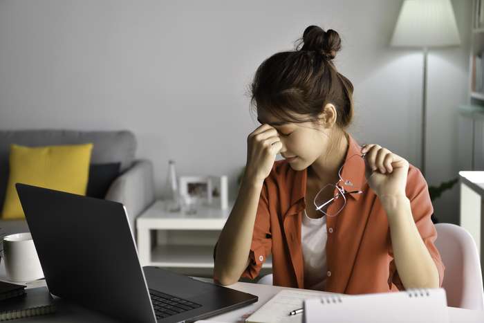 최근 젊은 여성층을 중심으로 유행하는 '속눈썹 연장술'이 예상치 못한 안과 질환을 유발할 수 있다는 전문가들의 경고가 제기됐다. 사진=게티이미지