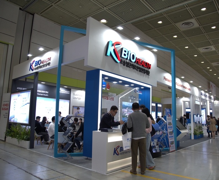 KBIOHealth는 재단의 연구개발 지원을 통해 도출된 의료기기 기술성과와 협력기업 제품을 중심으로 홍보관을 구성했다.
