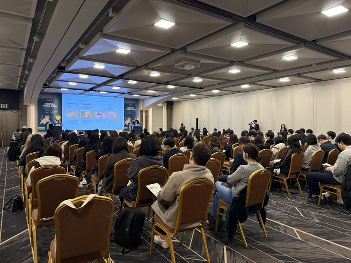 한국보건산업진흥원이 20일 서울 강남구 코엑스 아셈볼룸에서 국제 보건의료 행사인 '메디컬코리아 2026' 콘퍼런스 세션 '의료 인공지능(AI)의 실전적 도입: 초정밀 진단에서 수술까지의 환자 여정'을 개최했다.(사진=한국보건산업진흥원)