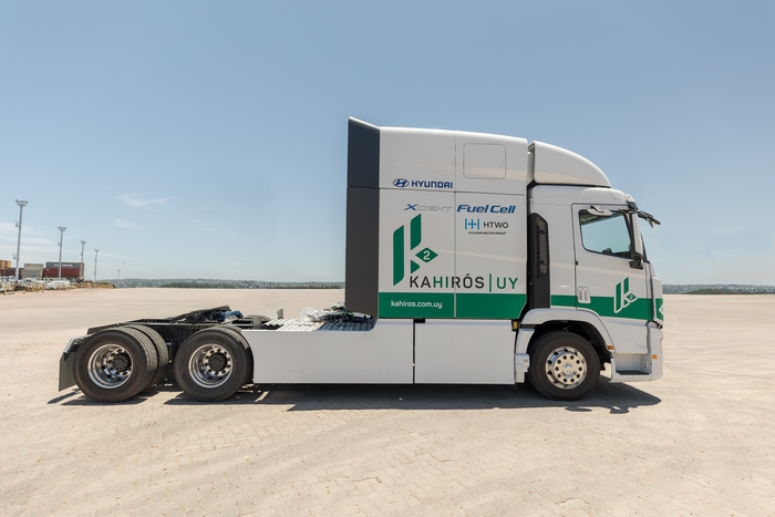친환경 물류 구축 프로젝트 투입을 위해 우루과이에 공급된 현대차 엑시언트 수소전기트럭