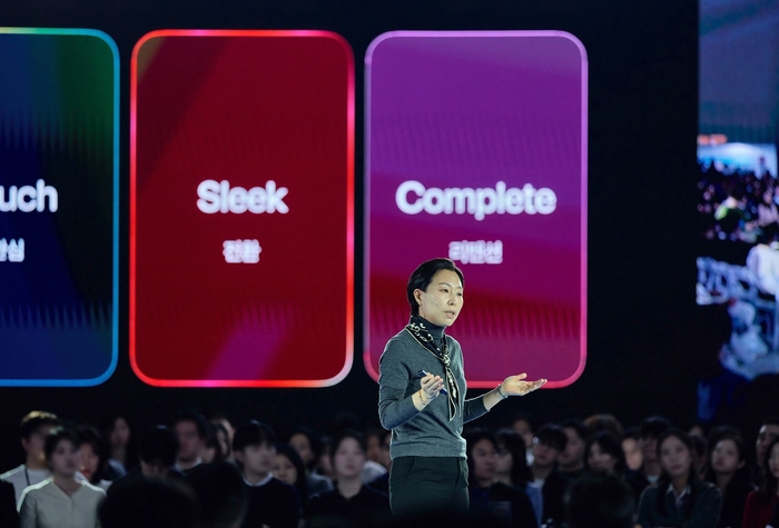 서울 동대문디자인플라자에서 열린 토스애즈 '터처블 2026' 행사에서 최선화 토스 광고사업부문장이 발표를 하고 있는 모습.