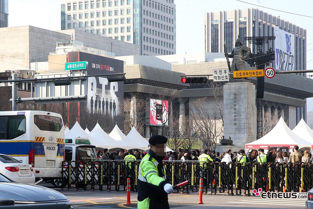 [ET포토] BTS 컴백라이브, '공연장으로 변신할 광화문 일대'