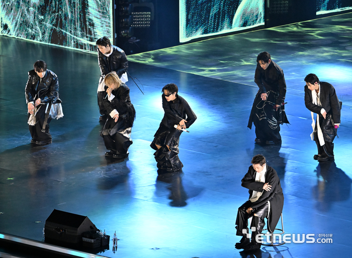 [포토] BTS,'7인 완전체 스윔 무대'