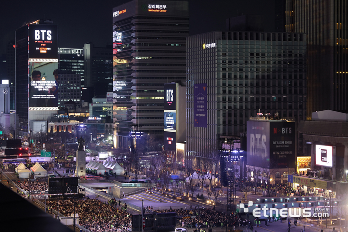 [포토] BTS 영상 송출되는 미디어월
