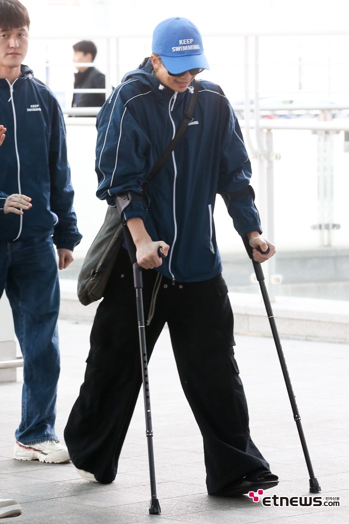 [ET포토] BTS RM, '다리 부상에도 정상 스케줄 소화'