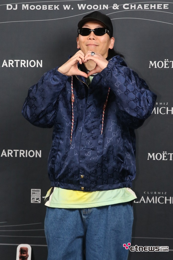 [ET포토[ PIX Moobek, '웃음과 하트'