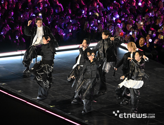 [포토] BTS,'아미들의 보랏빛 불빛과 함께'