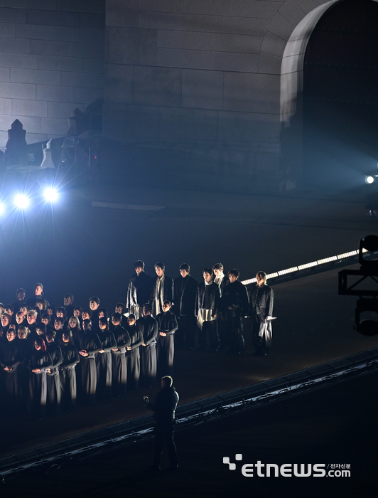 [포토] BTS,'광화문 앞에서 멋지게 등장'