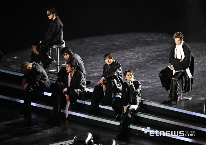 [포토] BTS,'분위기 넘치는 컴백 무대'