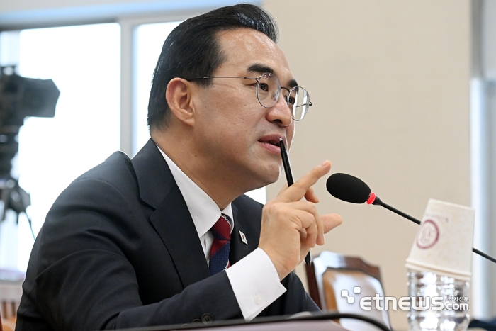 [포토] 야당 질의 답변하는 박홍근