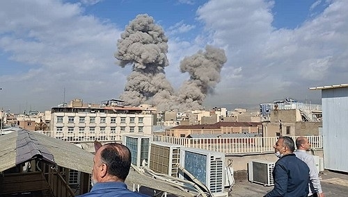 이스라엘의 공격으로 연기가 피어오르는 이란 테헤란 모습. 사진=연합뉴스