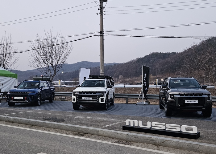 양평 단월 고로쇠축제에 전시된 KGM 무쏘