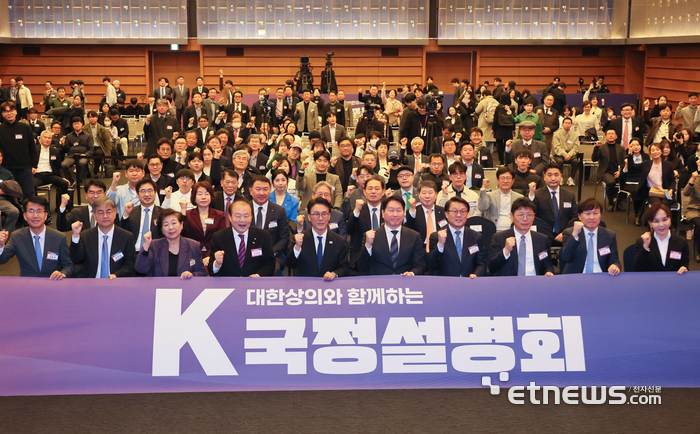 [포토] 기념 촬영하는 김민석 국무총리