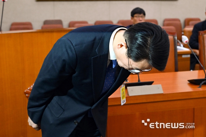 [포토] 인사하는 황종우 해수부 장관 후보자