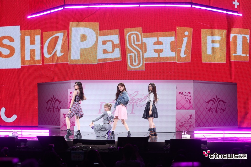 [ET포토] 베이비돈크라이, '블링블링한 무대'