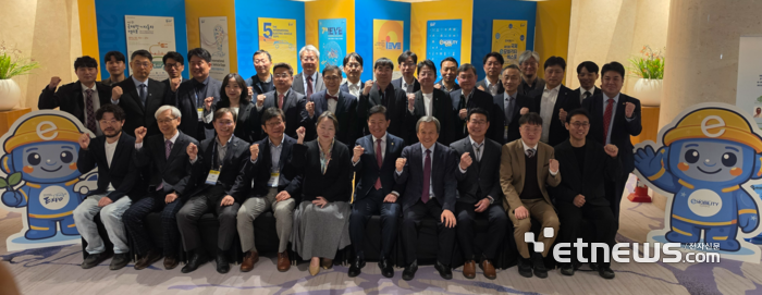 '2026 IEVE Innovation Award'가 23일 제주신화월드에서 열렸다. 협회 관계자들과 수상업체 관계자들이 시상식을 마치고 기념 촬영했다.