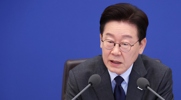 이재명 대통령이 24일 청와대에서 열린 국무회의에서 발언하고 있다. 연합뉴스