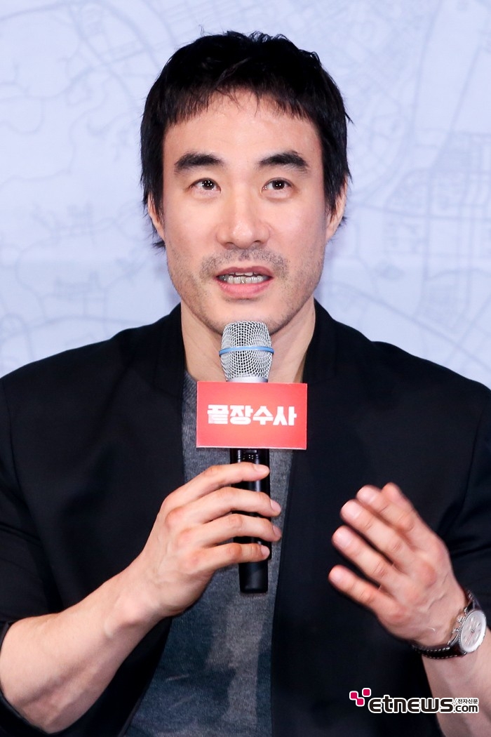 [ET포토] 배성우, '오랜 기다림 끝에 개봉하는 소감'