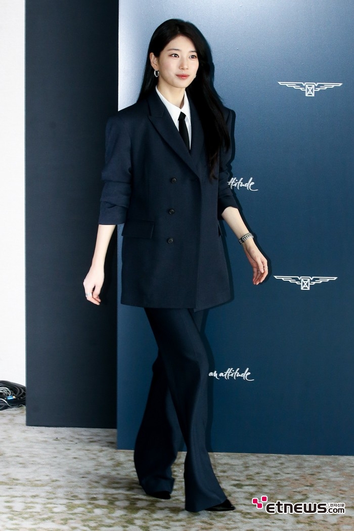 [ET포토] 수지, '타이까지~클랙식한 수트 패션'