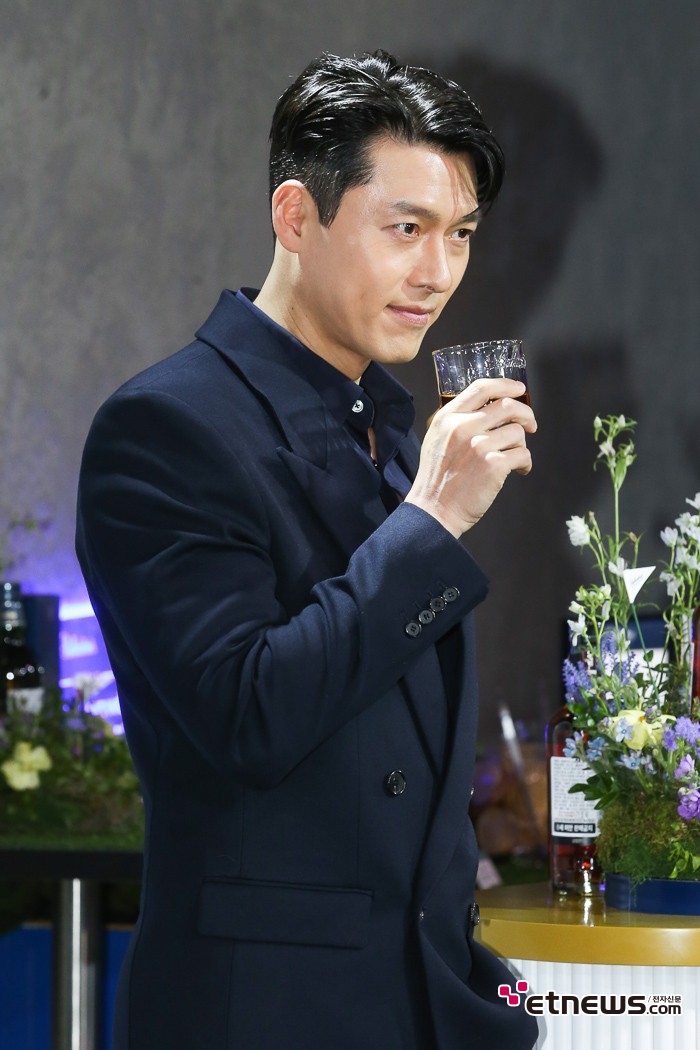 [ET포토] 현빈, '숙성된 향을 느끼며'