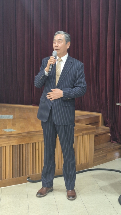 전일승 광주화장품산업진흥회 회장이 25일 광주테크노파크 대회의실에서 열린 '광주·전남 통합에 따른 화장품 산업 활성화 세미나'에서 인사말을 하고 있다.