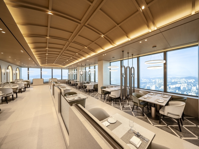 한화푸드테크는 오는 27일 63빌딩 고층부 레스토랑을 '63 스카이라인 다이닝'으로 리뉴얼 오픈한다고 25일 밝혔다.
