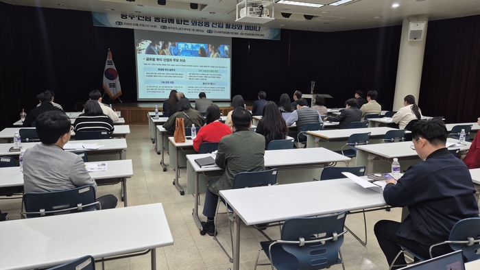 박우진 광주테크노파크 메디헬스케어센터장 발표모습.