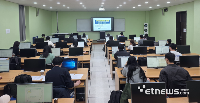 한국지식재산서비스협회는 지난 23일 부터 24일 이틀간 지식재산처 국제지식재산연수원에서 정시 28회 IP정보검색사 전문가 자격시험을 치렀다. IP정보검색사 전문가(IPS PRO) 자격시험 합격자는 지식재산처 지정 전문기관의 조사원 필수 자격이 부여된다.