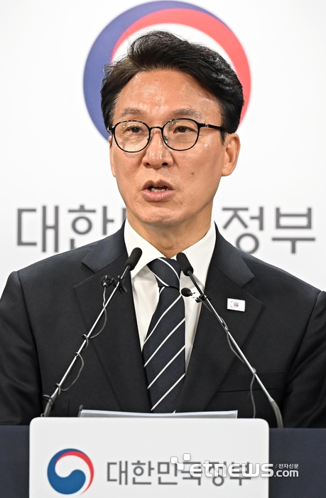 [포토] 김민석 “비상한 상황에 맞춰 비상하게 대응해 나가겠다”