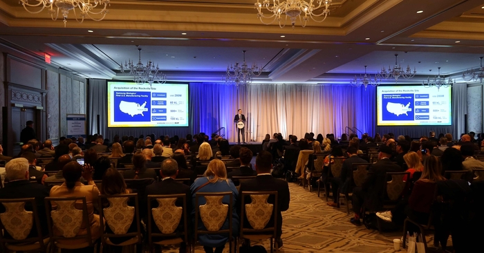 케빈 샤프(Kevin Sharp) 삼성바이오로직스 영업센터 세일즈앤드오퍼레이션담당(부사장)이 23일(현지시간) 열린 회원사 발표 포럼에서 발표하고 있다.